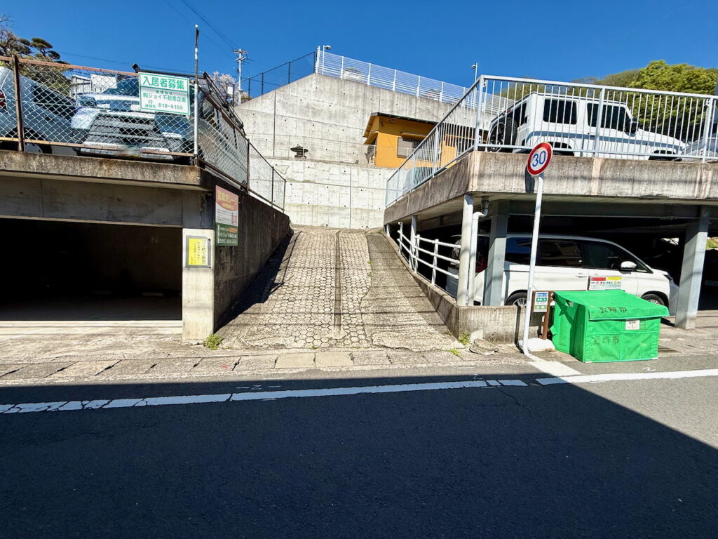【貸駐車場・月極駐車場】長崎市高平町　高平町ガレージ軽自動車区画｜長崎電気軌道１系統 崇福寺駅 徒歩6分 (480m)｜ジョイ不動産企画