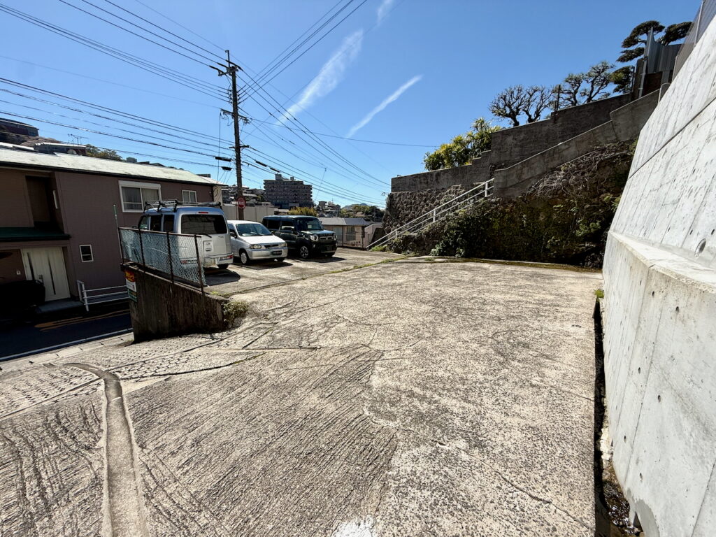 【貸駐車場・月極駐車場】長崎市高平町　高平町ガレージ軽自動車区画｜長崎電気軌道１系統 崇福寺駅 徒歩6分 (480m)｜ジョイ不動産企画