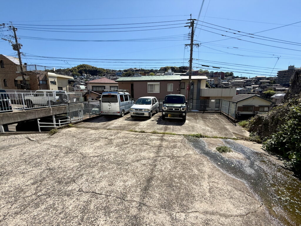 【貸駐車場・月極駐車場】長崎市高平町　高平町ガレージ軽自動車区画｜長崎電気軌道１系統 崇福寺駅 徒歩6分 (480m)｜ジョイ不動産企画