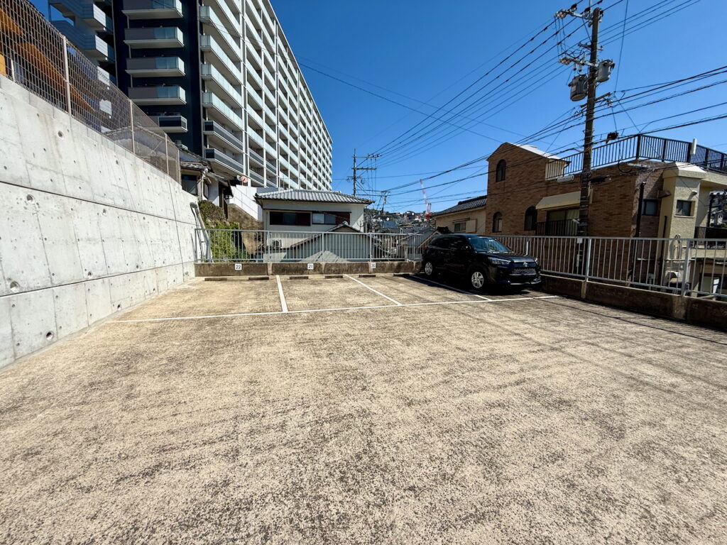 【貸駐車場・月極駐車場】長崎市高平町　高平町ガレージ軽自動車区画｜長崎電気軌道１系統 崇福寺駅 徒歩6分 (480m)｜ジョイ不動産企画