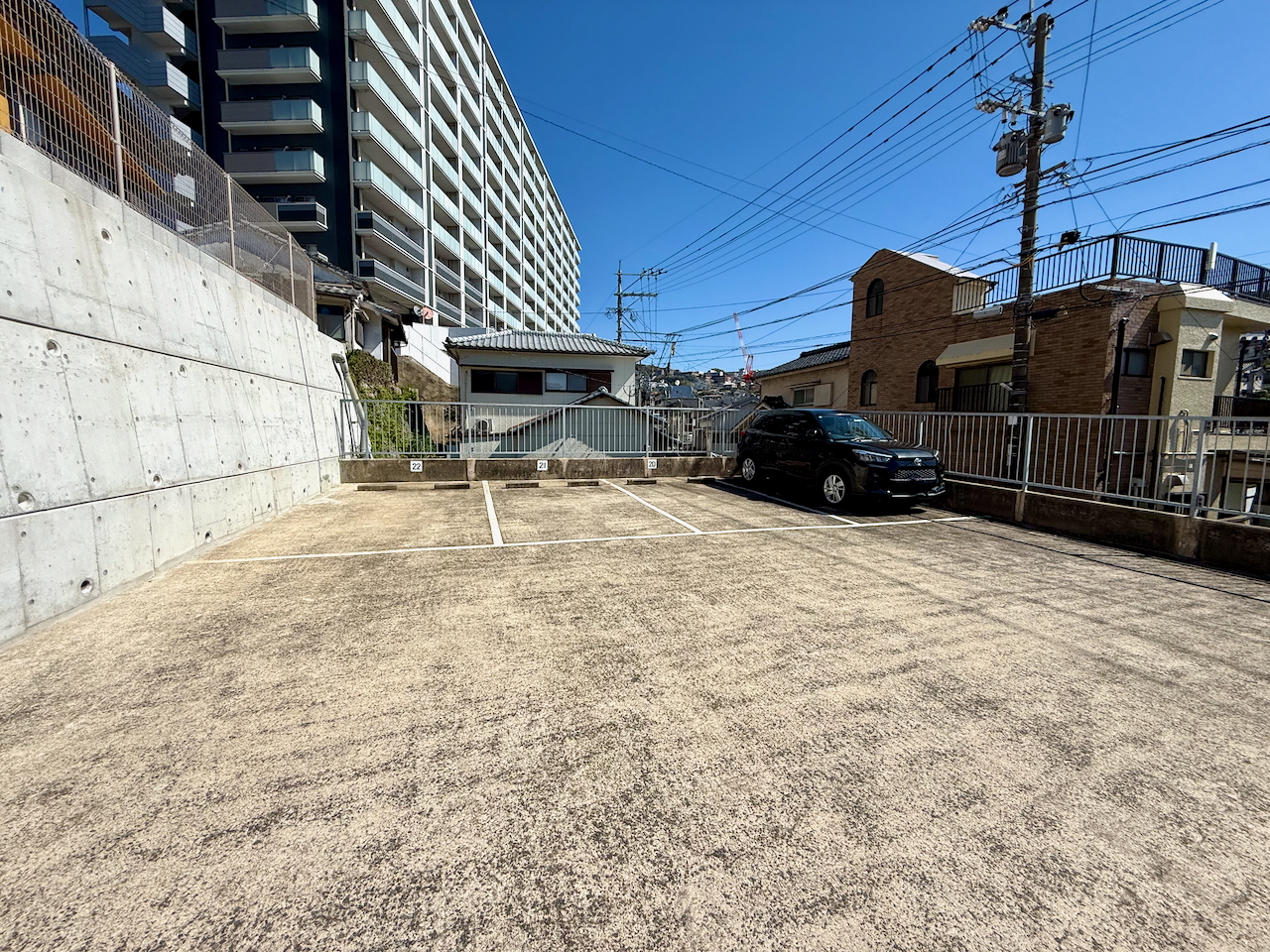 【貸駐車場・月極駐車場】長崎市高平町　高平町ガレージ軽自動車区画｜長崎電気軌道１系統 崇福寺駅 徒歩6分 (480m)｜ジョイ不動産企画