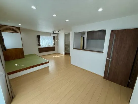 【中古一戸建て】長崎市横尾３丁目 4SLDK｜駐車場4台・2025年建築・LDK19.5帖｜ジョイ不動産企画